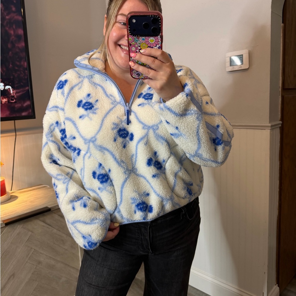 Old Navy White Sherpa Pullover with Blue Floral Print - Size Lerge